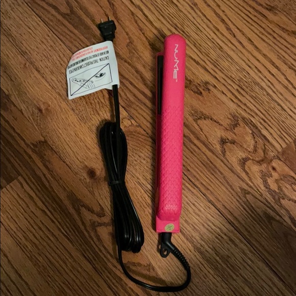 NuMe Vintage Styling iron NEW